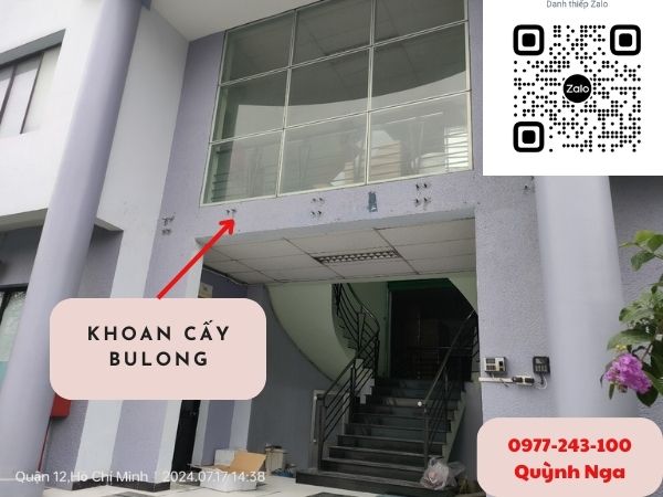 Khoan cấy bulong vào tường bê tông